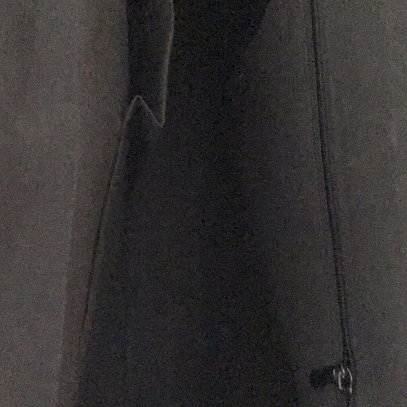 NEW Brown Shoulder Handbag with Accented Metal Closure - Picture 6 of 7